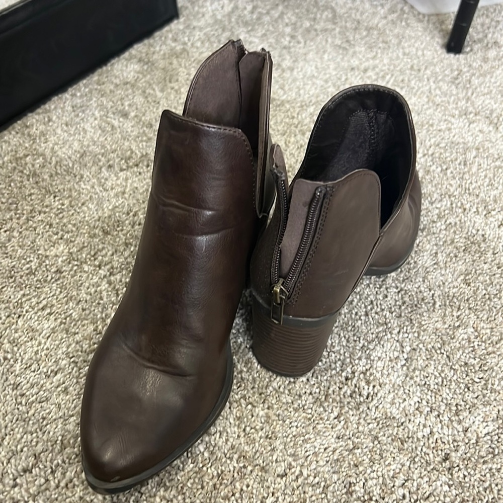Brown heeled Chelsea boots